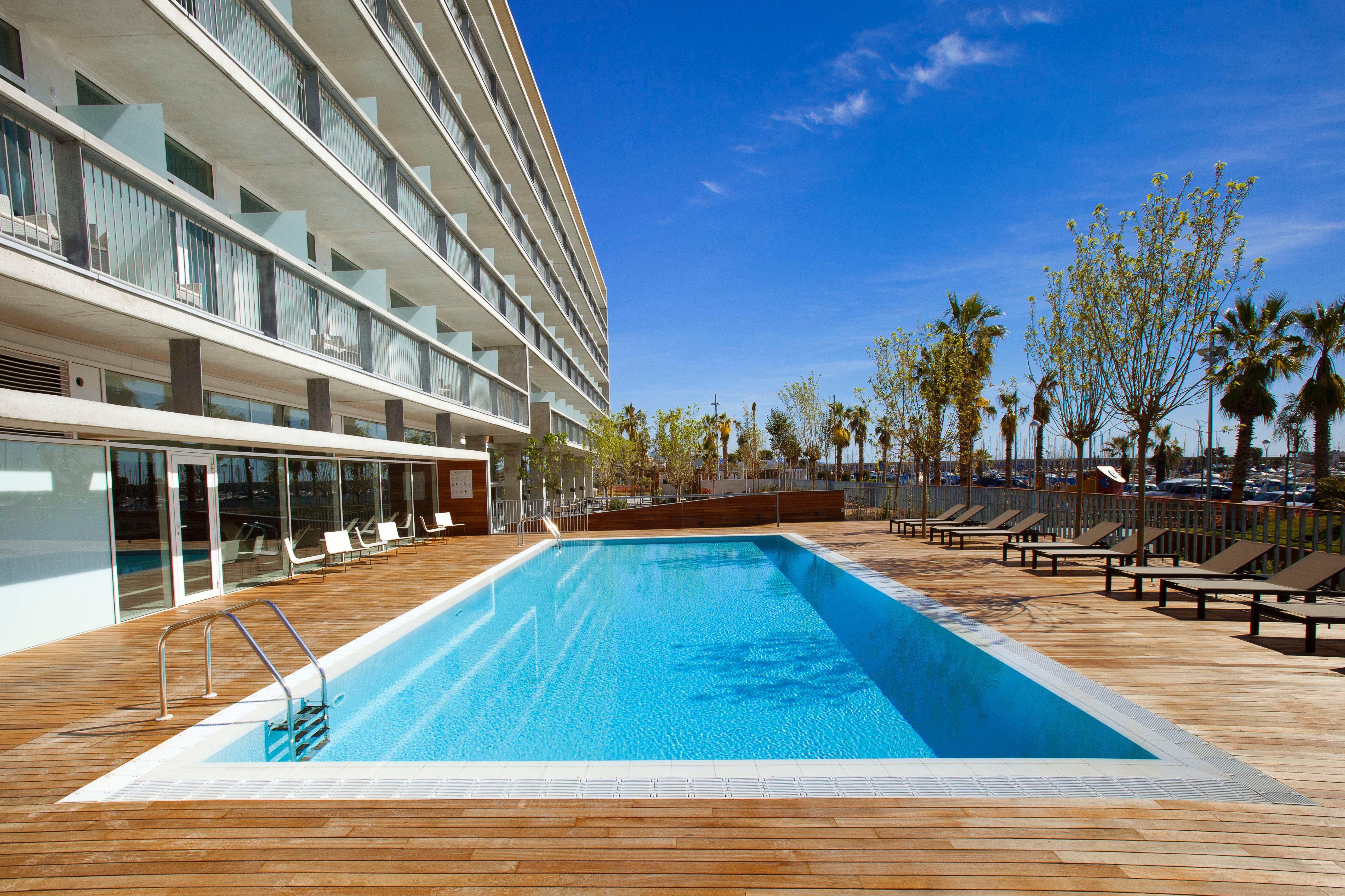 อาเตเนีย พอร์ต บาร์เซโลนา มาตาโร Hotel ภายนอก รูปภาพ